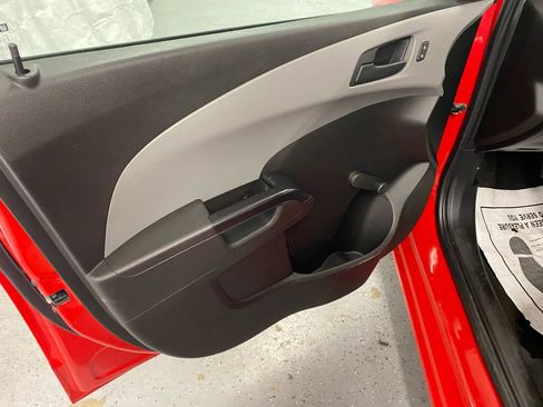 Used 2020 Chevrolet Sonic LT image 10