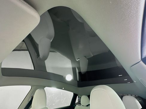 Used 2023 Tesla Model Y Long Range image 25