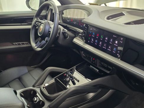 Certified 2025 Porsche Cayenne image 29