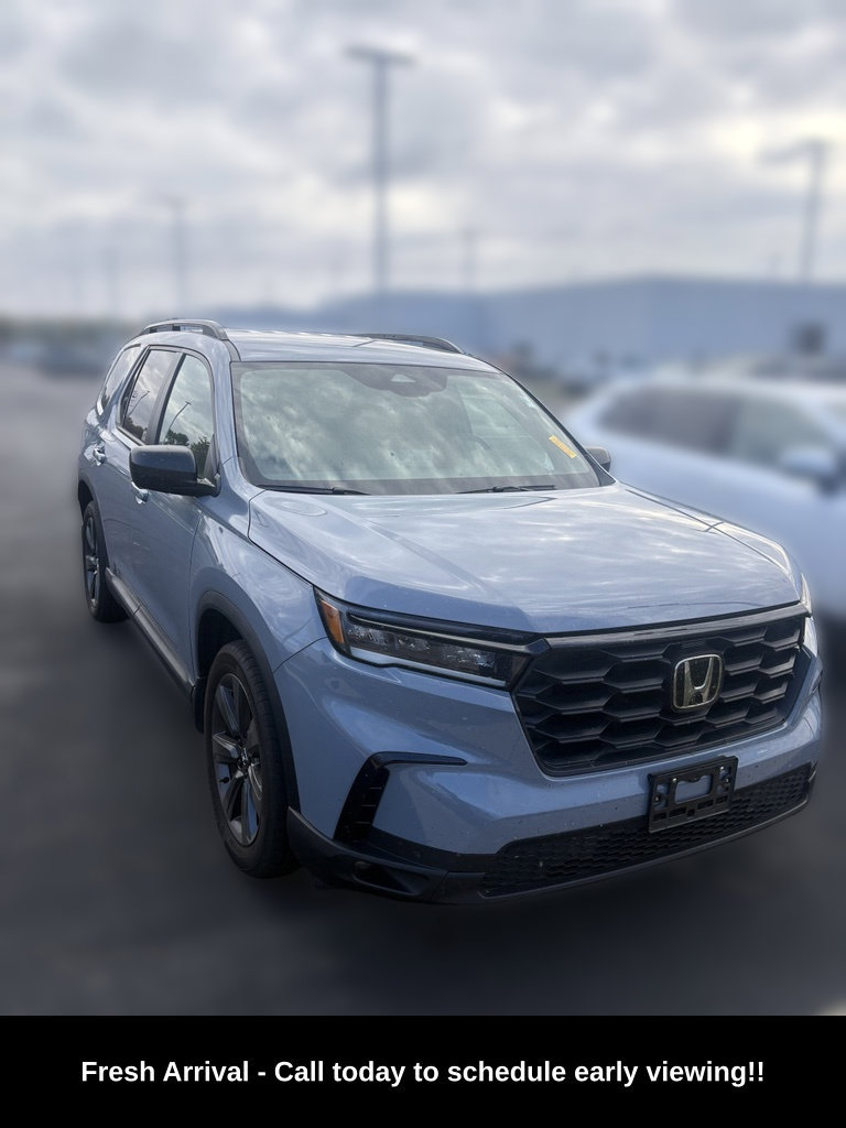 Used 2025 Honda Pilot Sport image 2