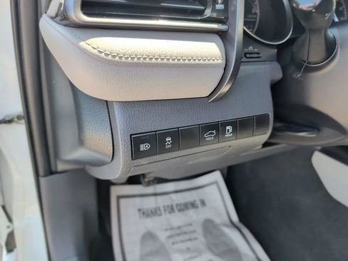 Used 2020 Toyota Camry SE w/ Convenience Package image 21