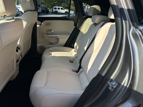 Certified 2025 Mercedes-Benz GLA 250 image 40