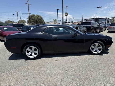 Used 2013 Dodge Challenger SXT RWD image 4