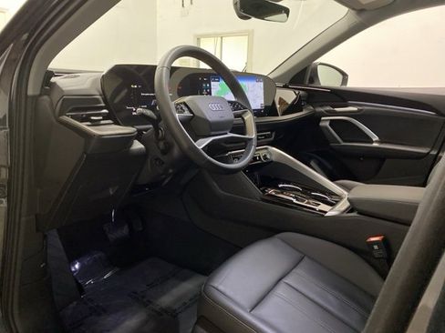Used 2025 Audi Q5 Premium w/ Convenience Package image 15