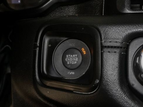 Used 2024 Jeep Wrangler Unlimited Sahara AWD/4WD image 18