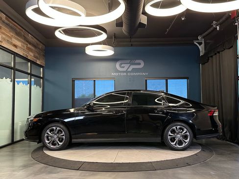 Used 2023 Honda Accord EX image 6