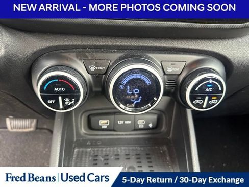 Used 2023 Hyundai Venue Limited FWD image 12