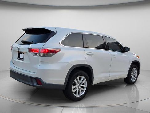 Used 2016 Toyota Highlander LE FWD image 7