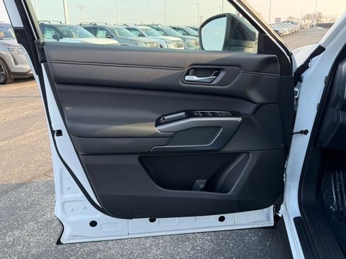 New 2026 Nissan Pathfinder SL w/ SL Premium Package image 11