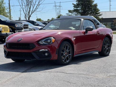 Used 2019 FIAT 124 Spider Abarth w/ Convenience Group RWD image 3
