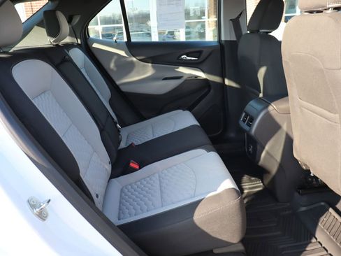 Used 2020 Chevrolet Equinox L image 37