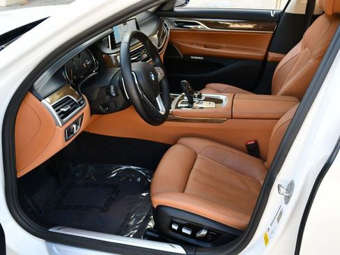 Used 2018 BMW 740i RWD image 37