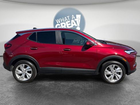 Used 2025 Buick Encore GX Preferred w/ Comfort Package AWD/4WD image 2