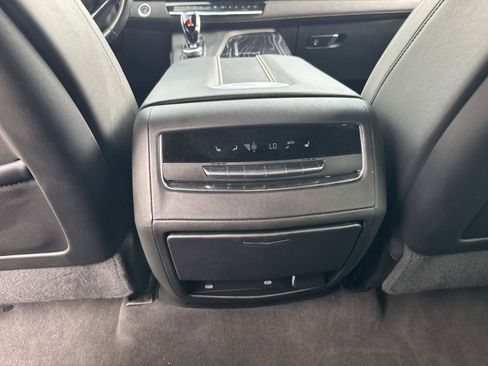 Used 2024 Cadillac Escalade Sport AWD/4WD image 18