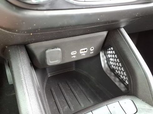 Used 2023 Chevrolet TrailBlazer LT AWD/4WD image 26