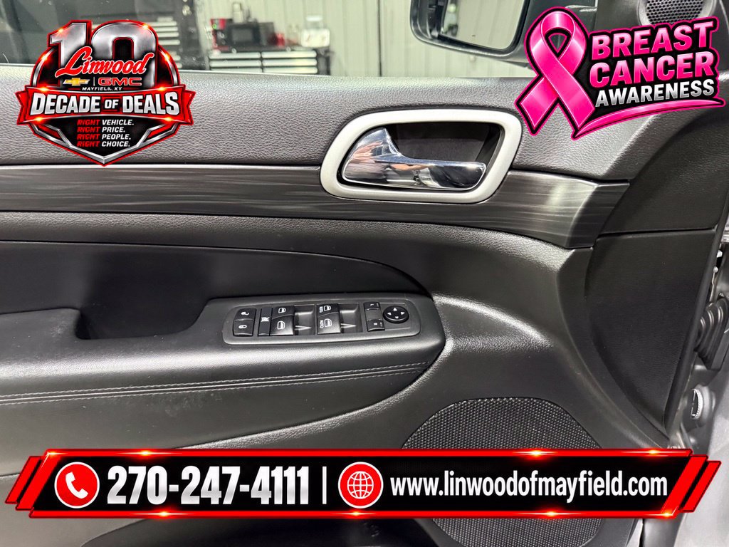 Used 2021 Jeep Grand Cherokee Laredo AWD/4WD image 14