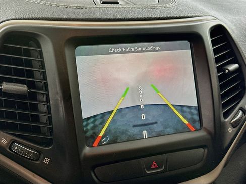 Used 2016 Jeep Cherokee Limited w/ Luxury Group FWD image 23