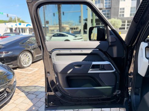 Used 2022 Land Rover Defender 110 S image 28