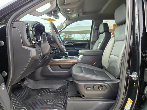 Used 2023 Chevrolet Silverado 1500 LT Trail Boss w/ LT Trail Boss Premium Package image 9