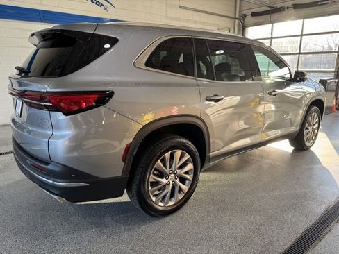 Used 2025 Buick Enclave Preferred image 13