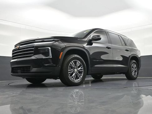 Used 2025 Chevrolet Traverse LT FWD image 26