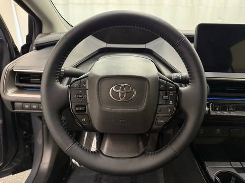 Used 2025 Toyota Prius XLE image 13
