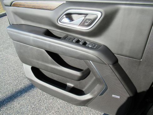 Used 2021 Chevrolet Tahoe Premier w/ Premium Package image 27