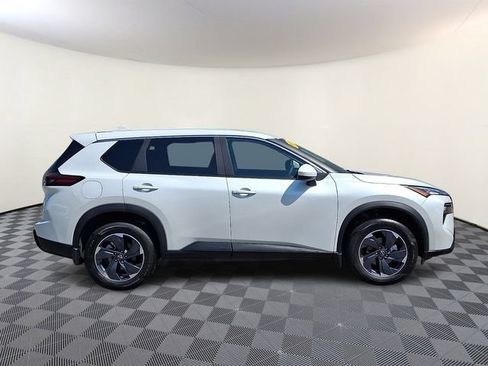 Certified 2026 Nissan Rogue SV FWD image 9