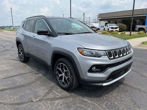 Used 2024 Jeep Compass Limited AWD/4WD image 2