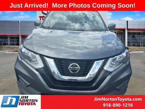 Used 2019 Nissan Rogue SV w/ Sun & Sound Touring Package FWD image 2