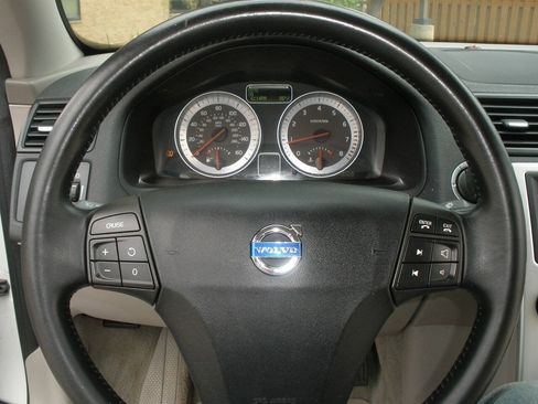 Used 2011 Volvo C70 T5 w/ Convenience Pkg FWD image 36