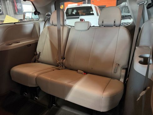 Used 2019 Toyota Sienna XLE Premium image 20