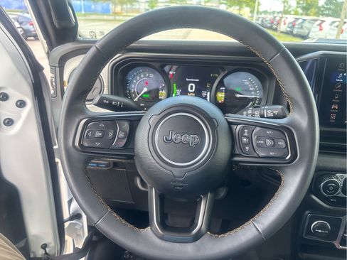 Used 2024 Jeep Wrangler Unlimited AWD/4WD image 22