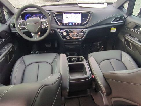 New 2026 Chrysler Pacifica Select image 27