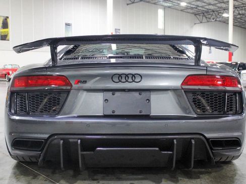 Used 2017 Audi R8 V10 w/ Carbon Exterior Package image 5