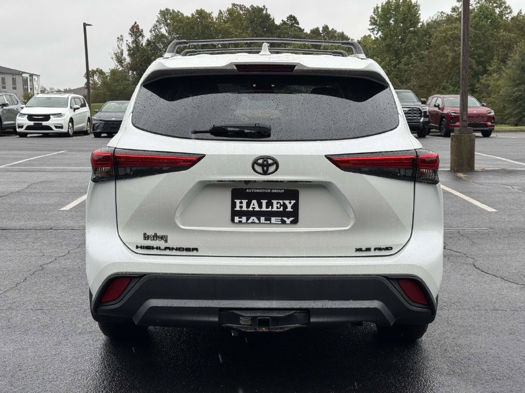 Used 2022 Toyota Highlander XLE AWD/4WD image 23