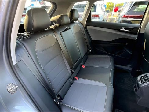 Certified 2023 Volkswagen Taos SE w/ Panoramic Sunroof Package image 19