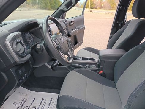 Used 2021 Toyota Tacoma TRD Off-Road image 14