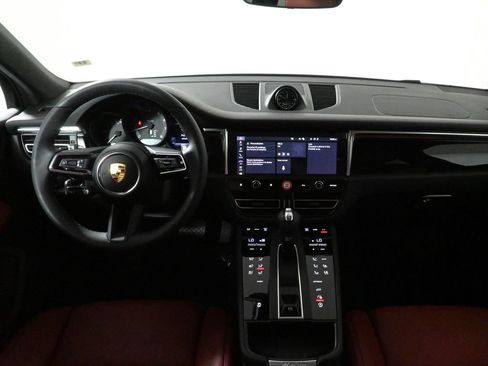 Used 2026 Porsche Macan AWD/4WD image 15