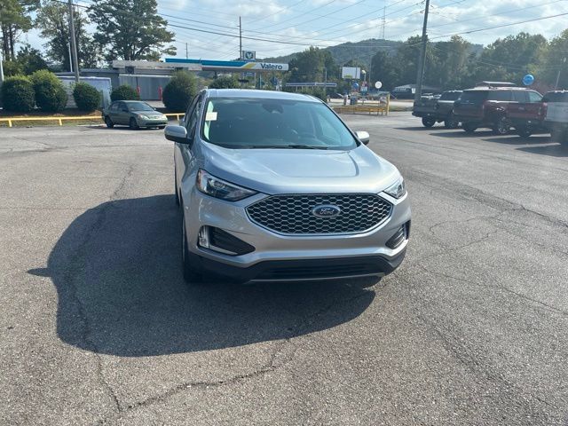 Used 2023 Ford Edge SEL w/ Convenience Package AWD/4WD image 4