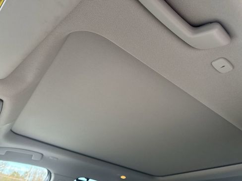 Used 2023 Nissan Rogue SL w/ SL Premium Package image 11