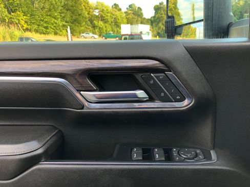 Used 2024 Chevrolet Silverado 2500 LTZ w/ LTZ Premium Package image 7