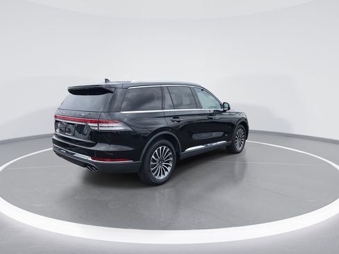 Used 2023 Lincoln Aviator AWD w/ Premium Package image 8
