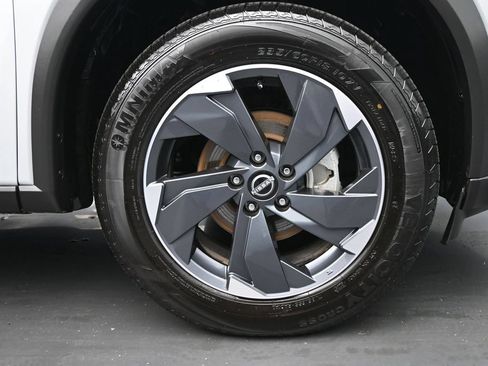 Used 2025 Nissan Rogue SV AWD/4WD image 10