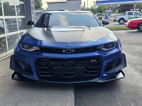 Used 2021 Chevrolet Camaro ZL1 RWD image 2