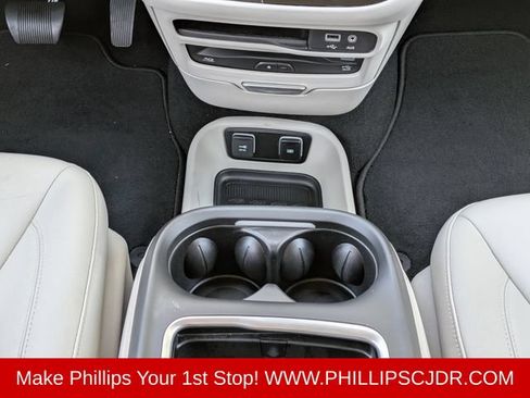 Certified 2018 Chrysler Pacifica Touring-L Plus w/ Advanced Safetytec Group FWD image 18
