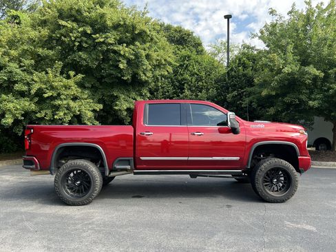 Used 2024 Chevrolet Silverado 2500 High Country w/ High Country Premium Package AWD/4WD image 10