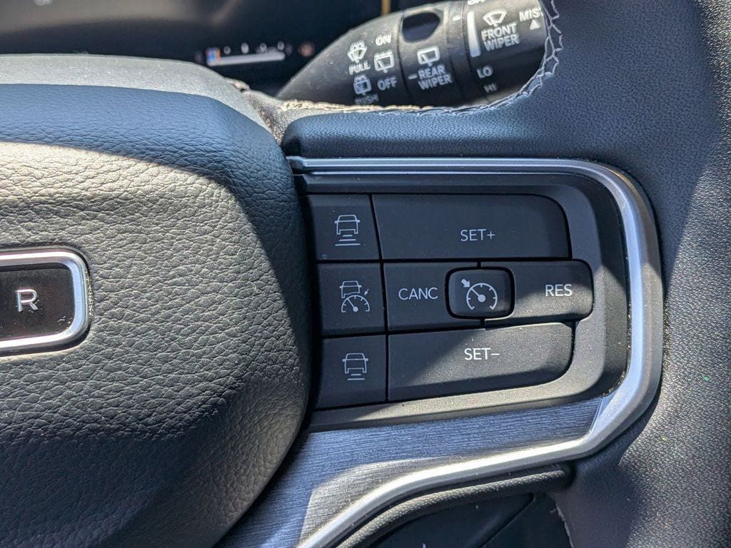 Used 2025 Jeep Wagoneer Series III w/ Premium Group I AWD/4WD image 16