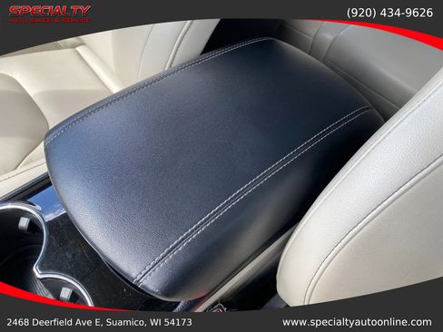 Used 2018 Ford Edge Titanium w/ Technology Package AWD/4WD image 32