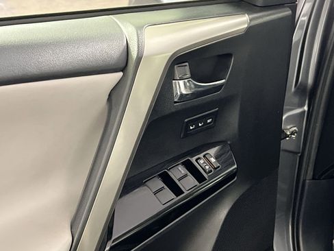 Used 2018 Toyota RAV4 Limited image 15